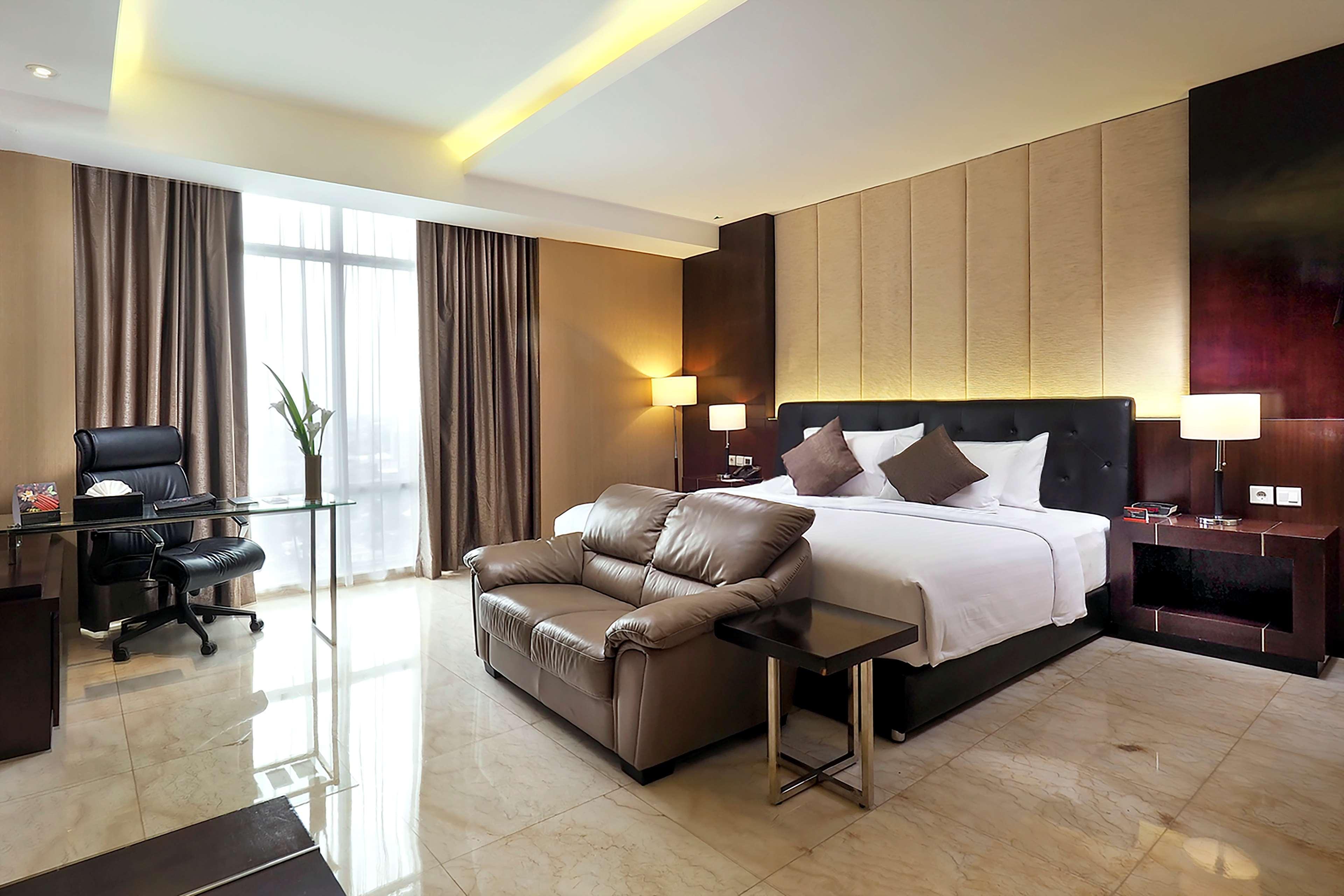Grand Mercure Solo Baru Exterior foto