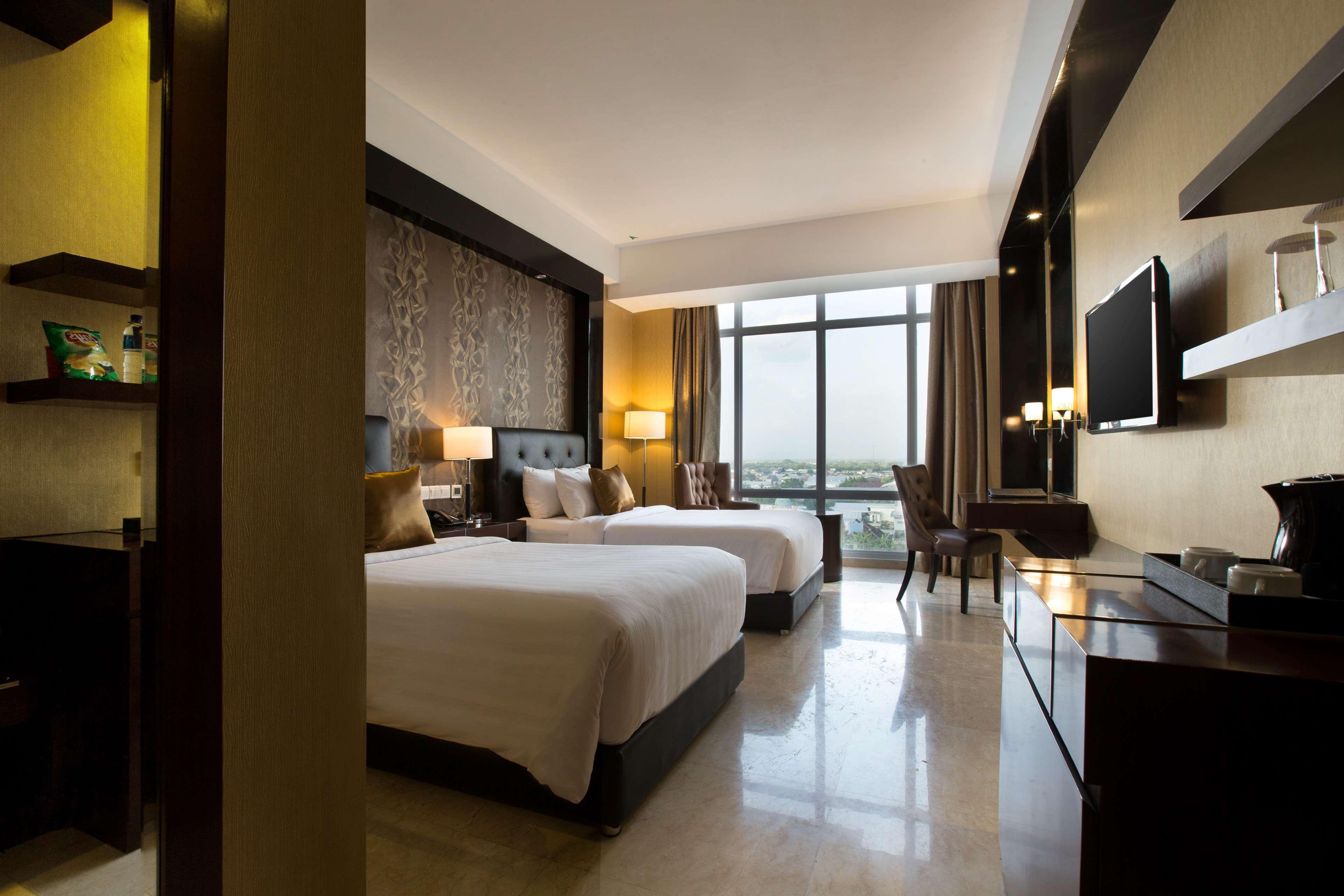 Grand Mercure Solo Baru Exterior foto