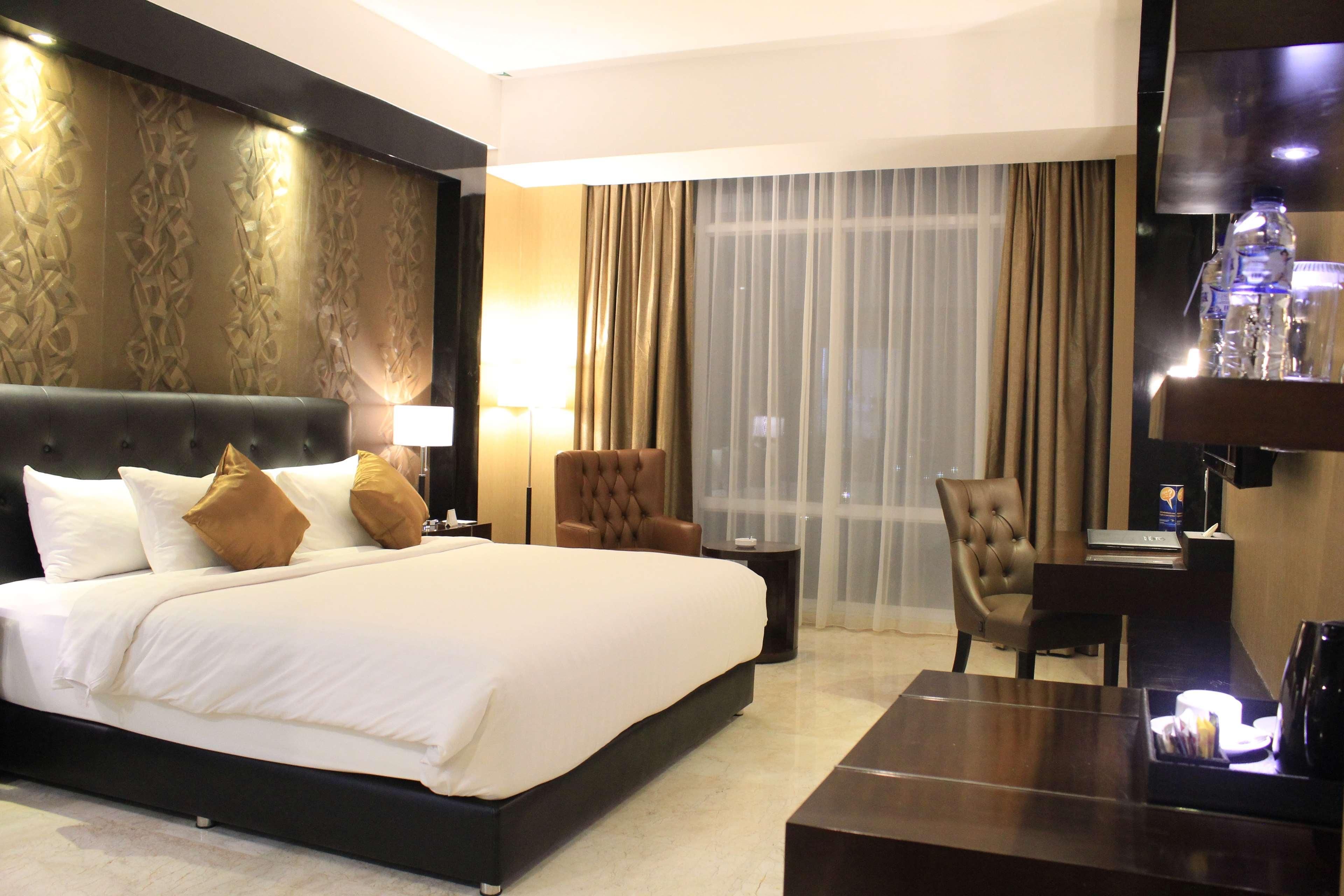 Grand Mercure Solo Baru Exterior foto