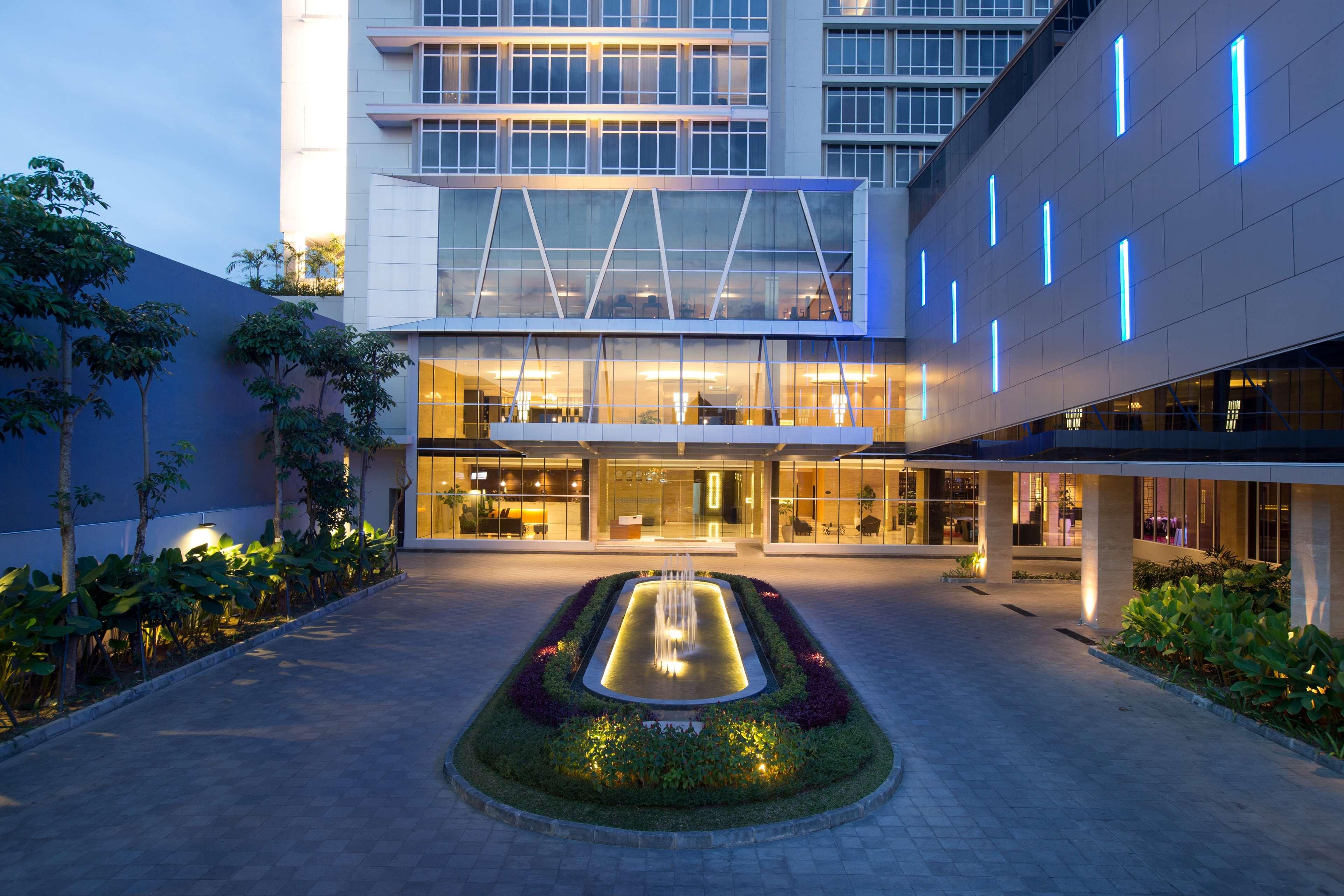 Grand Mercure Solo Baru Exterior foto