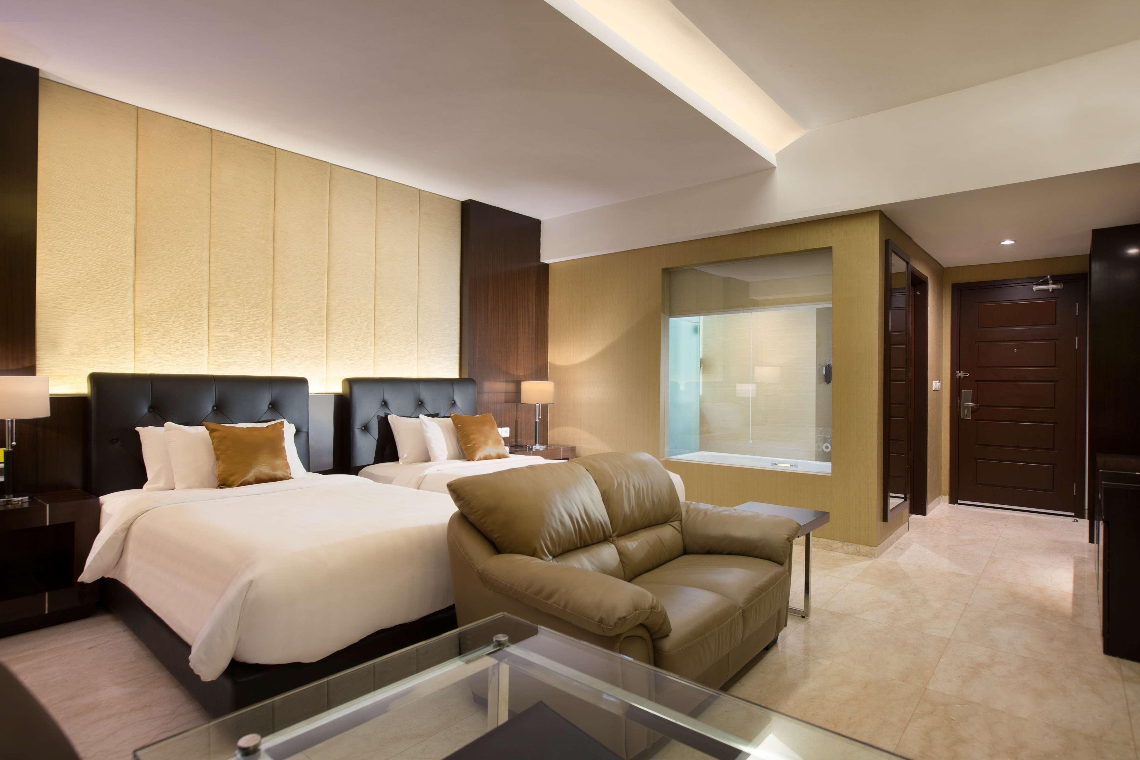 Grand Mercure Solo Baru Exterior foto